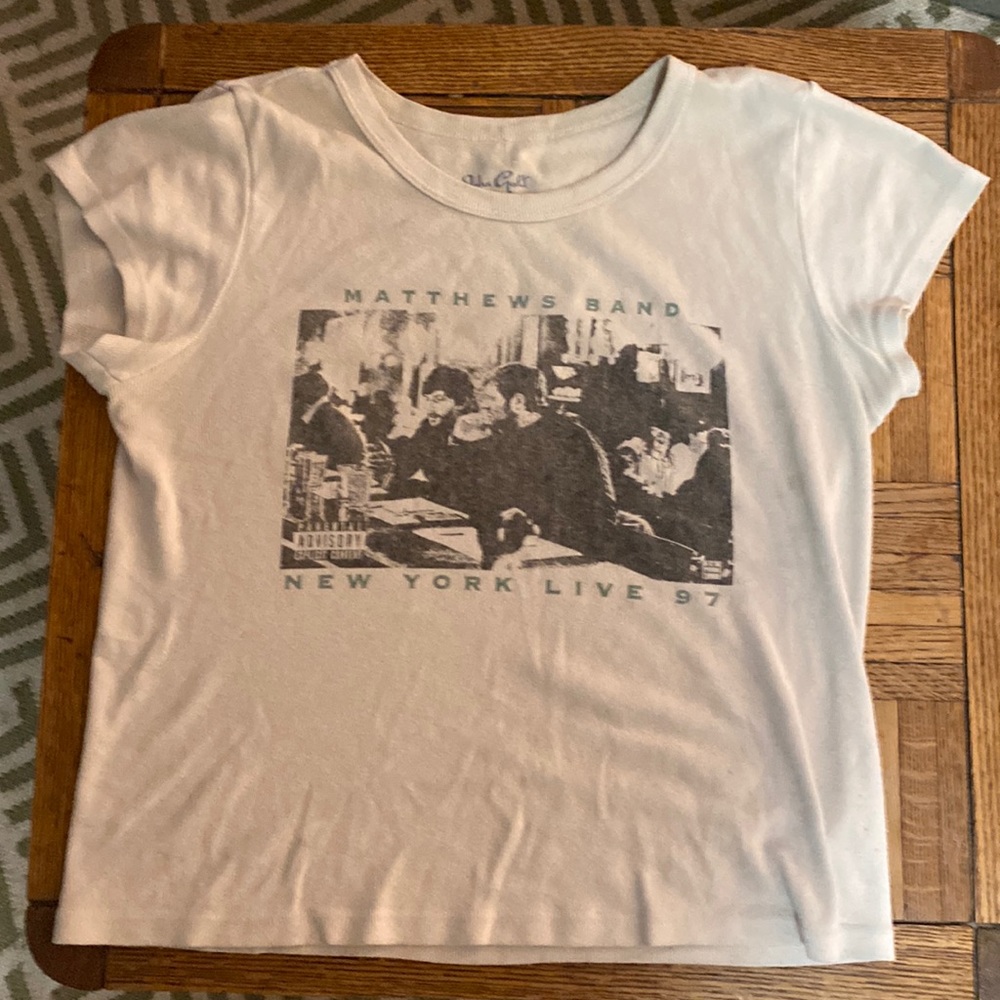 brandy melville tee. one size only